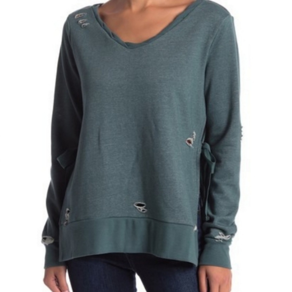 Romeo &Juliet Couture Sage Green Distressed Crew neck Sweatshirt Pullover Sz S‎